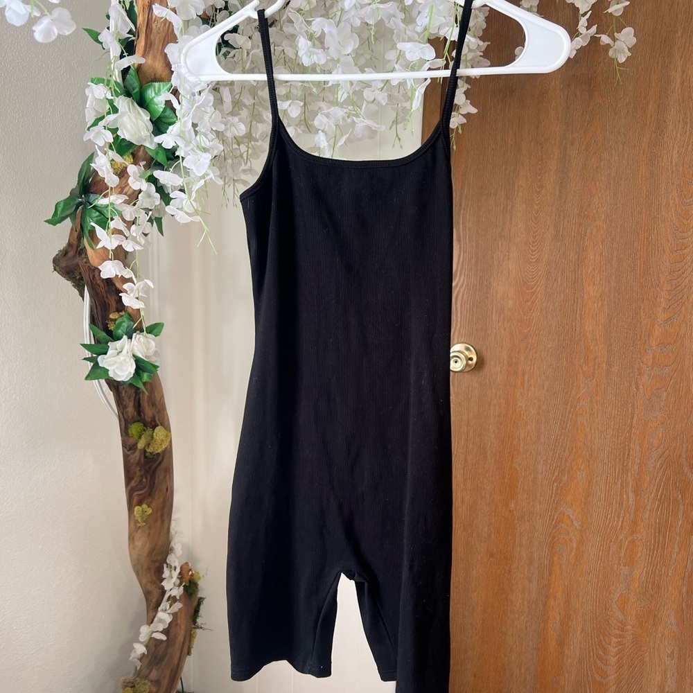 Black Seamless Spaghetti-Strap Jumpsuit Romper